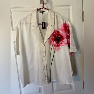 Express short sleeve flower blouse size M, NWT